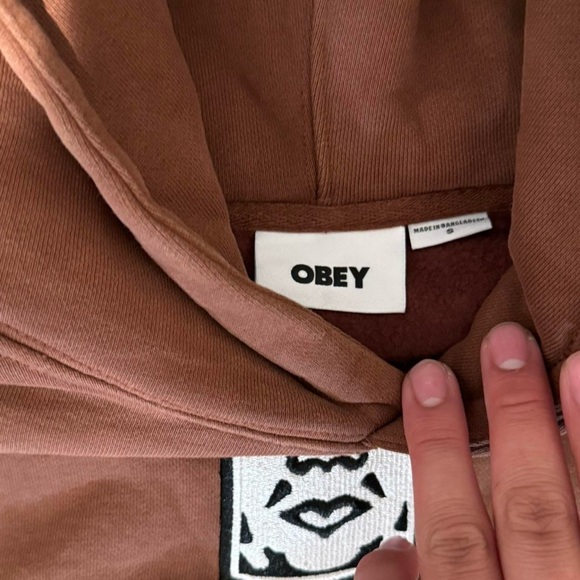 Obey Logo Hoodie NWOT - Picture 3 of 3